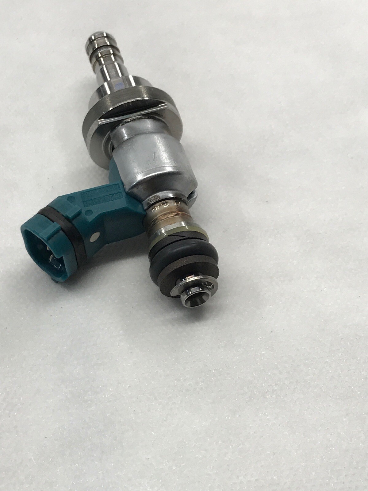 Fuel Injector Lexus IS250/GS300 2.5L/3.0L V6 20062015 OEM Denso 23250