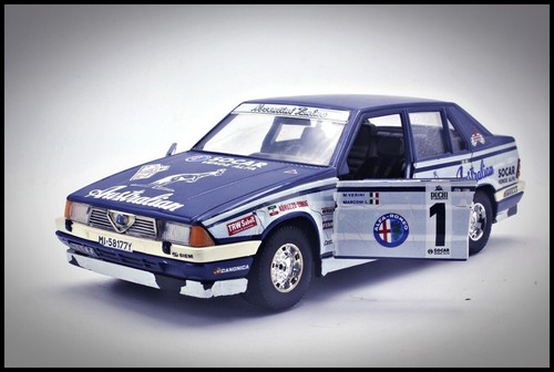 Alfa Romeo 75 Competición. Bburago Italia. Escala 1/24 - Imagen 2 de 8