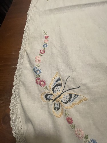 Vintage Embroidered Table Dresser Runner Butterflies Flowers Oval 17”x35” - Picture 4 of 8