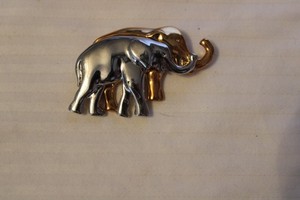 Two Tone Elephant Brooch Pin Gold Silver Metal Vintage Women Jewelry Accessory
