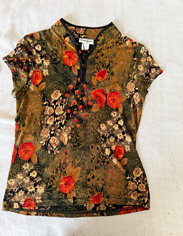 Christine Gerard Floral V-Neck Short Sleeve Blouse M Polyester Knit Buttons