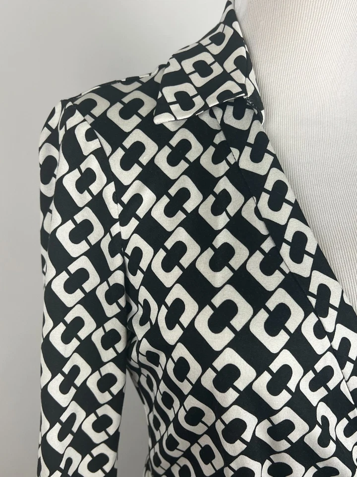 DIANE VON FURSTENBERG 'Jeanne Silk Jersey Wrap Dress in Chain Link' - 4, Negro Foto 4 de 4