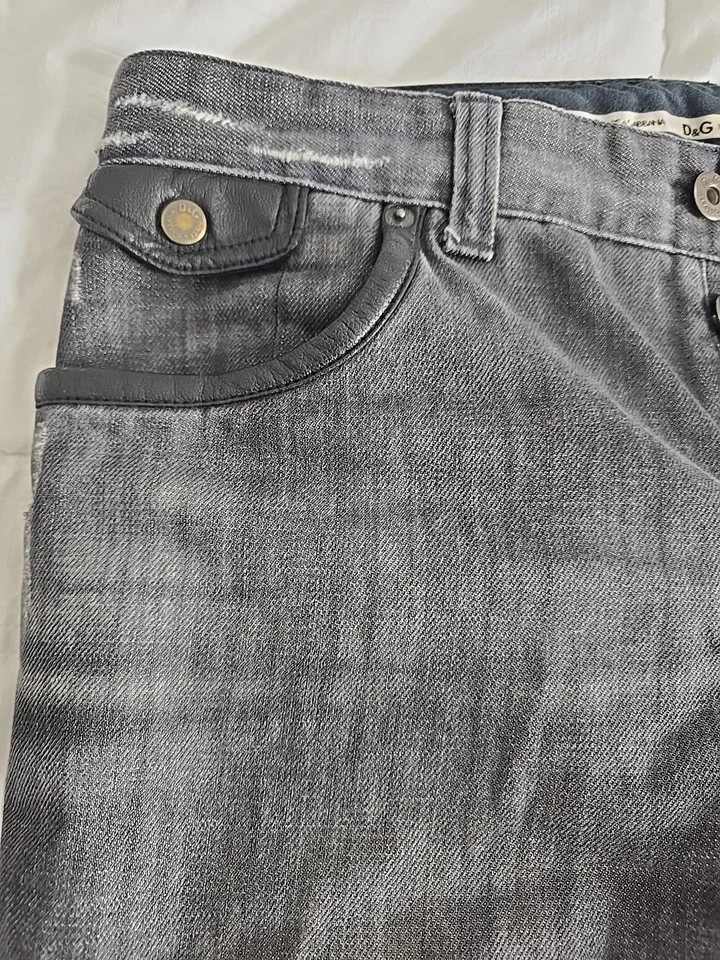 Pantalones de mezclilla grises Dolce And Gabbana únicos en tela suave con cuero $2k Foto 2 de 4