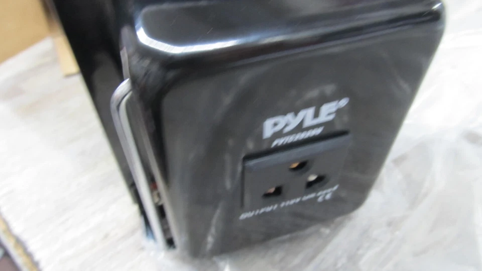 Pyle PVTC2020 Step Up & Down 2000W Voltage Converter Transformer AC 110/220V NEW - Image 4 of 4