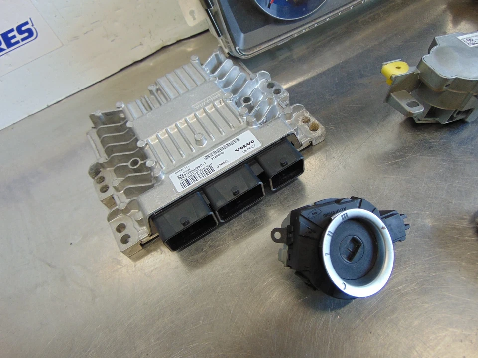 Volvo C30 ECU Kit Pre Facelift 06-10 2.0 TD Clocks keys R-Design D4204T - Image 2 of 4