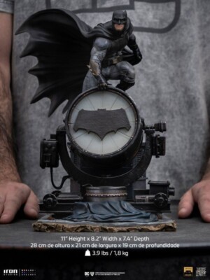 Iron Studios Batman on Batsignal Deluxe - Zack Snyder's Justice League 1/10 new