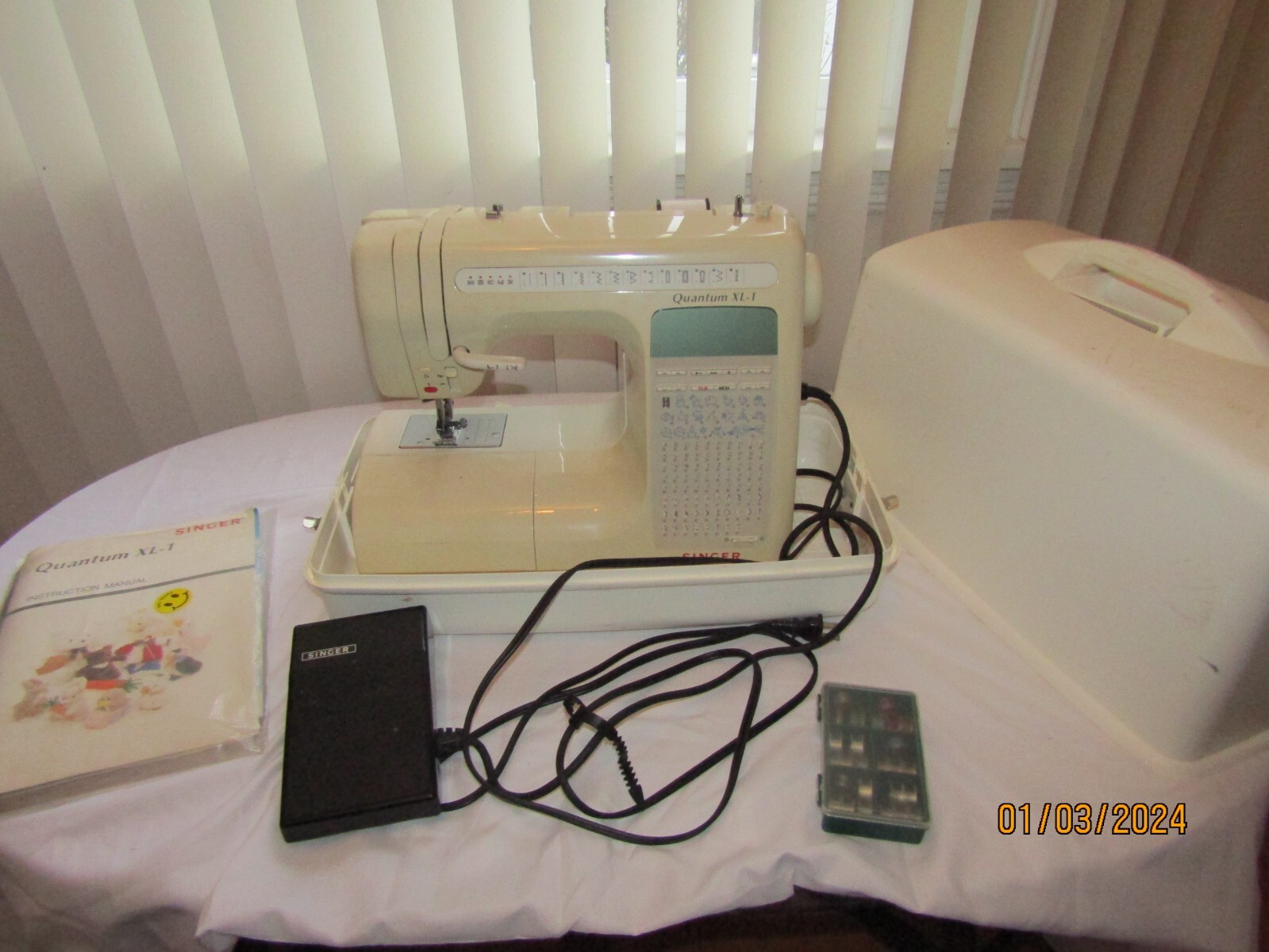 Singer Quantum XL1 Sewing Machine W/ Foot Controller & Manual YC425