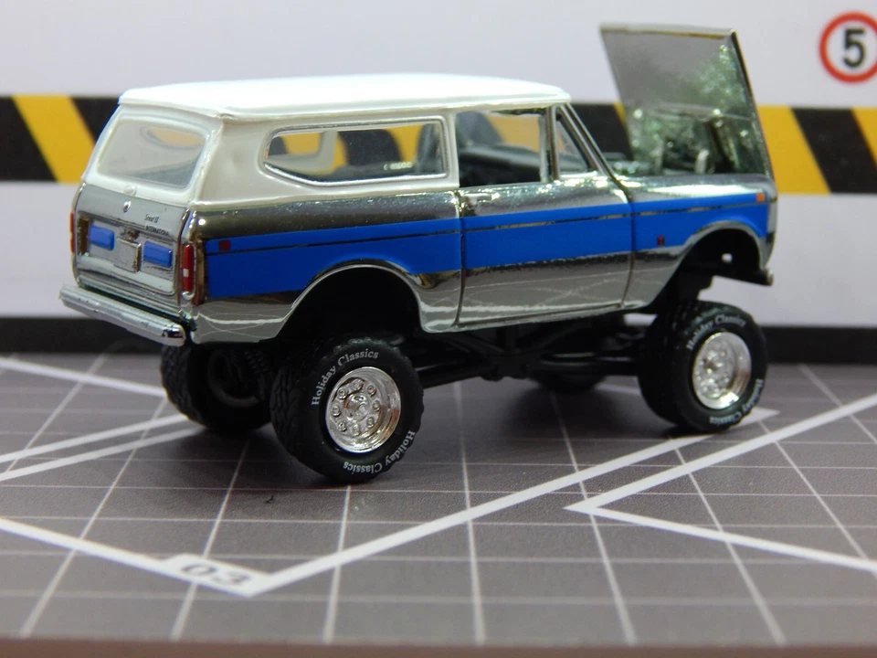 1977 '77 IH Scout II 4X4 elevado cromo azul blanco techo diorama réplica 1/64 como nuevo Foto 2 de 4