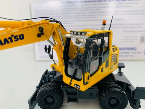 Komatsu PW148-10 With Standard Ditch Cleaning Bucket Wheel Excavator 1/50 UH8083 - Picture 9 of 11