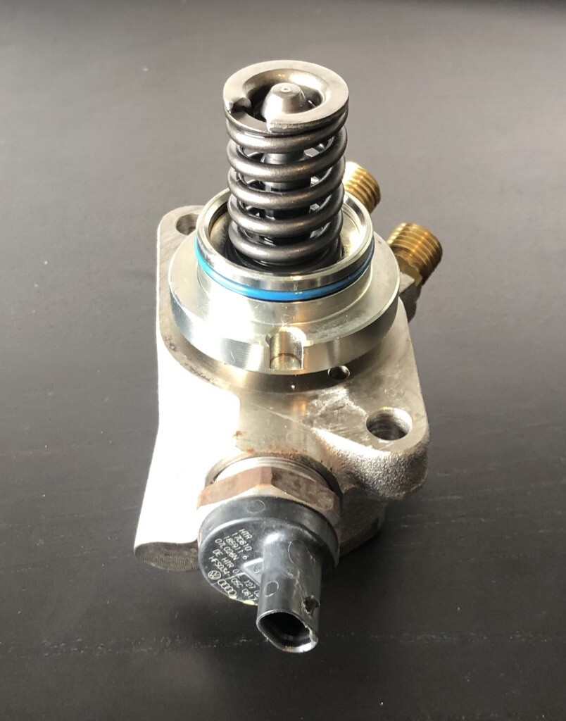Lamborghini OEM HFS034-105C HFS034105C High Pressure Fuel Pump    Free USA Ship