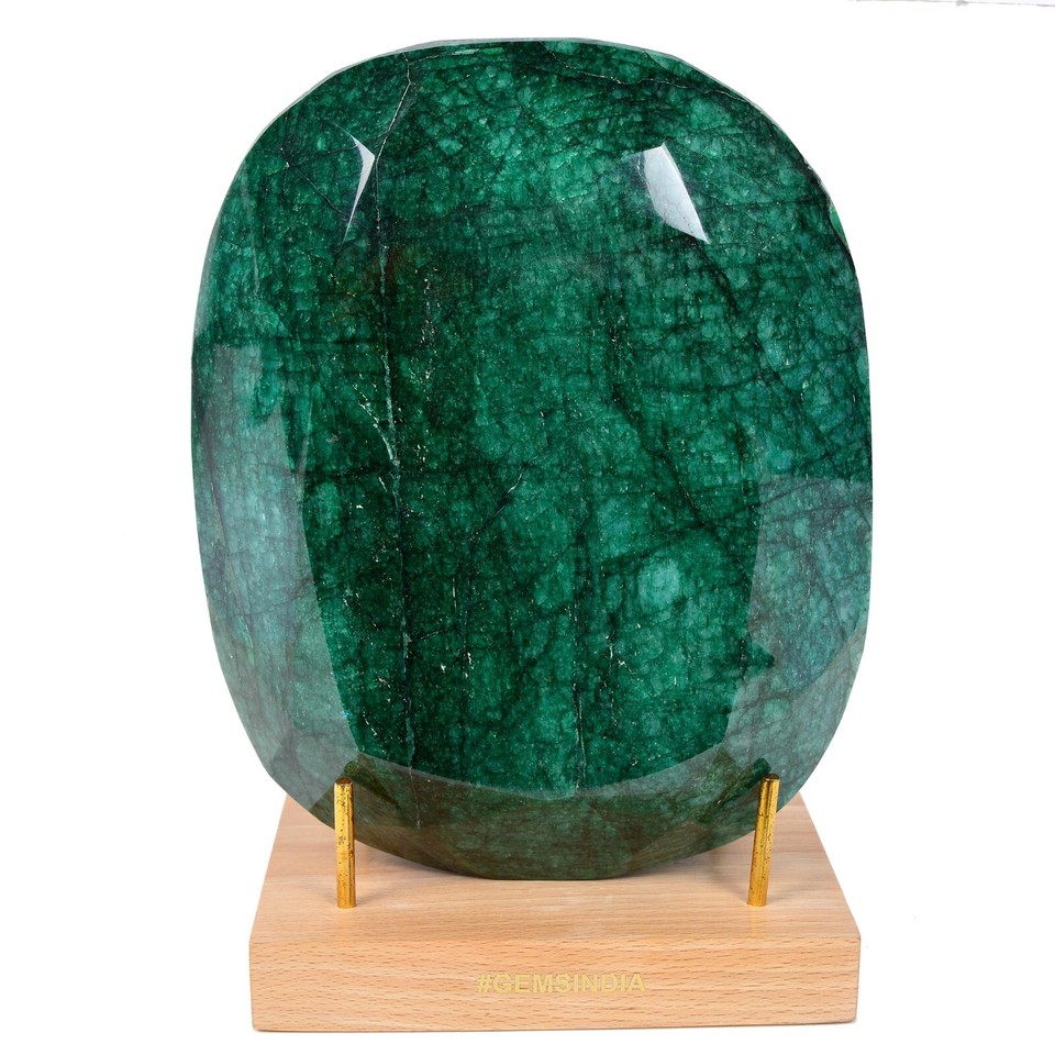 Large Natural Green Emerald 5.5 kilo Oval Cut Faceted Earth Mined Huge ...