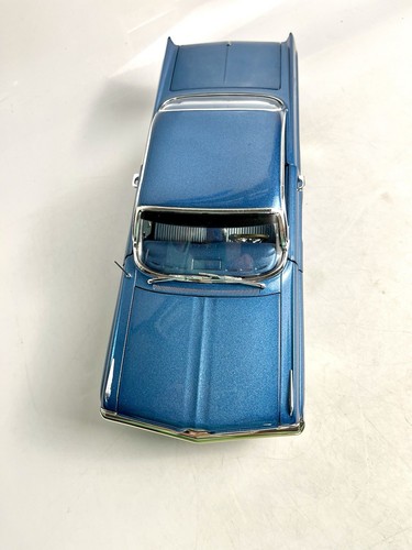 TOMY - AMERICAN MUSCLE 1/18 SCALE 1961 PONTIAC CATALINA BUBBLE TOP blau - Bild 4 von 7