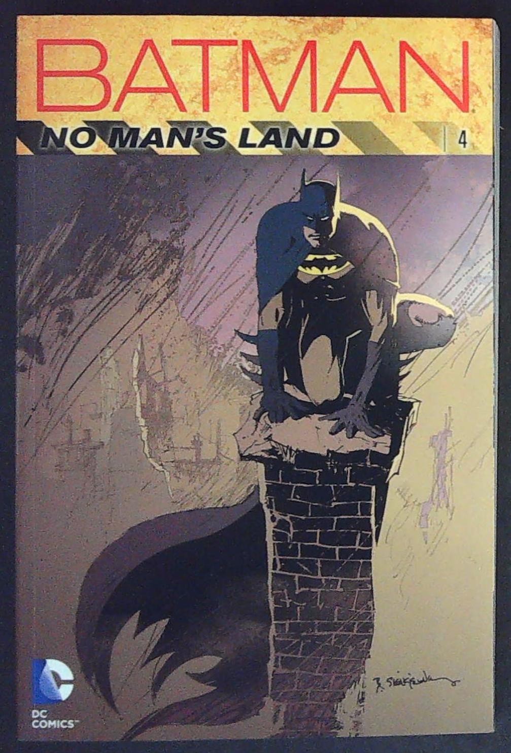BATMAN NO MAN'S LAND VOLUME 4 (2011) - Graphic Novel