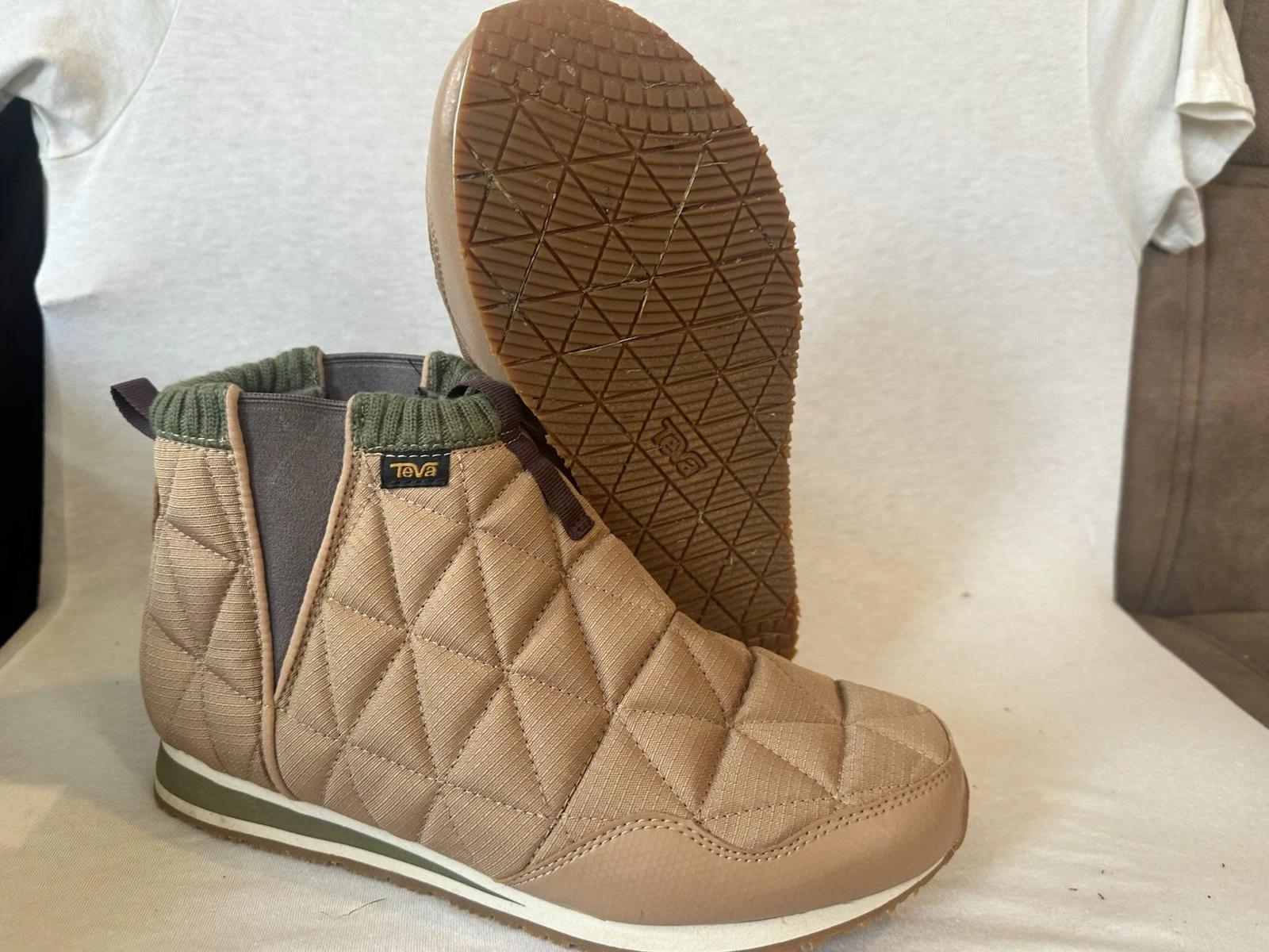 Teva ReEmber Mid Boots Womens Size 10 Tan Quilted Ripstop Slip On Camp Shoes