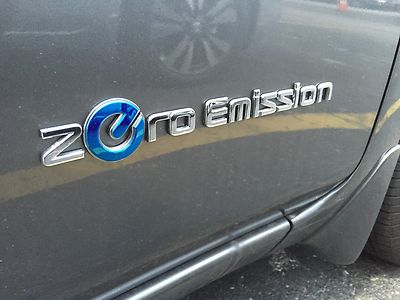 NISSAN Zero Emission リーフ NEW OEM 2013-2015 NISSAN LEAF SIDE DOOR EMBLEM 