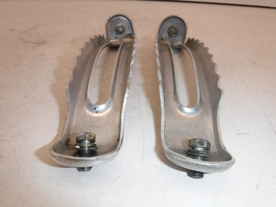 Yamaha SL433F 1974 juego de clavijas de reposapiés Foto 2 de 4