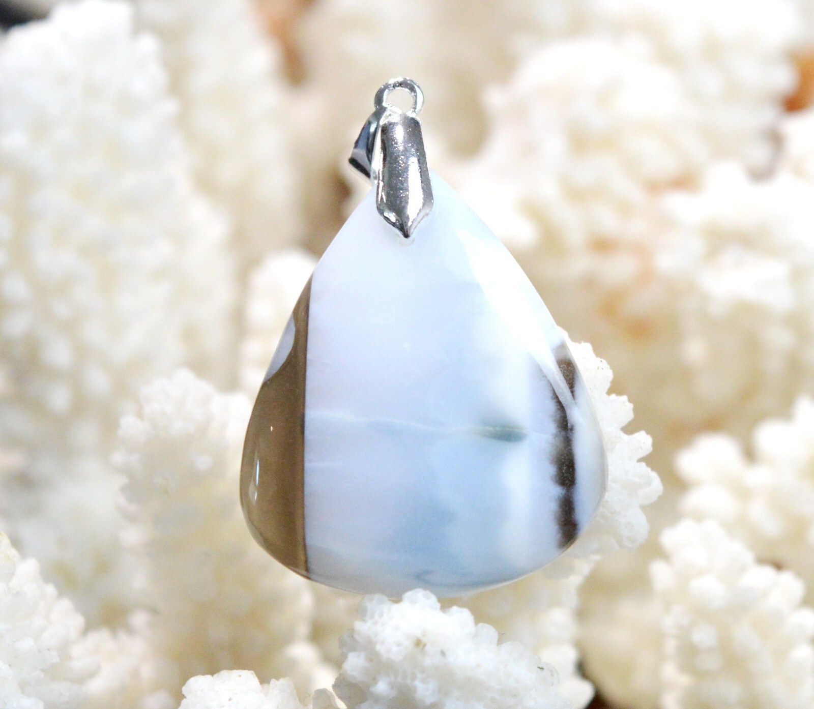 Pendentif opale owyhee 43 carats en cabochon pierre naturelle des usa unique pour collier