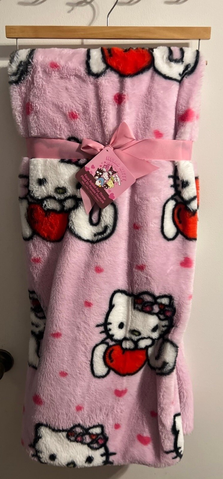 Hello Kitty Valentines 50x70 Faux Rabbit Fur Pink Throw Blanket - I ...
