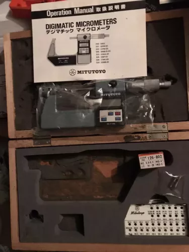 new digimatic screw thread micrometer mitutoyo 25-50mm with new anvils 126-802