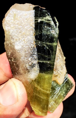 122g WOW! Roher natürlicher grüner Turmalin/Schorl Kristall Mineral Proben ic7800 - Bild 8 von 13