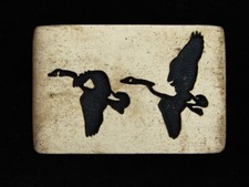 PC09165 VINTAGE 1970s GEESE FLYING SILHOUETTE ART SOLID BRASS BTS BUCKLE