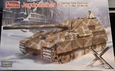 Amusing Hobby 35A011 1/35 JagdPanther II German Tank Destroyer Kit