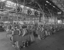 Cadillac Motor Car Company 1919 engine cylinder grinders factory Detroit press