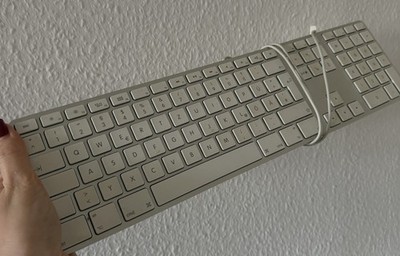 Apple USB Tastatur / Keyboard - Modell A1243 - QWERTZ  + Ziffernblock- Aluminium