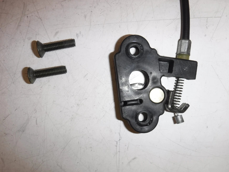 93-98 SUZUKI GSXR1100W MONTAJE CABLE PESTILLO ASIENTO PASAJERO TRASERO 45220-46E00 Foto 2 de 3