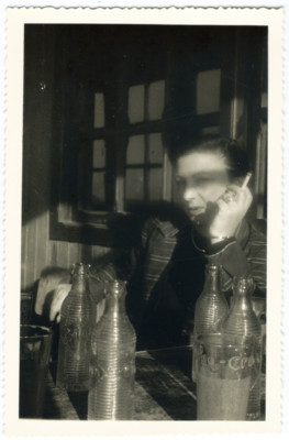 Foto Snapshot Vintage 1950 Frau an der Bar Schatten Licht - Flasche Limonade 