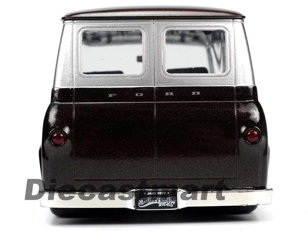 Jada 1:24 Red M&M's Figure & 1965 Ford Econoline Delivery Van