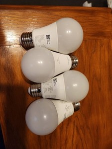 Lot of (4) used Sengled WIFI bulbs lamps 8.7 watt W31-N11