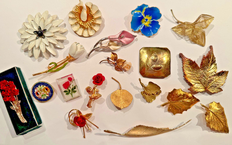 19 Vintage Pins of Leaves & Flowers; Enamel, Gold Plate, +; See Closeups; Ages?