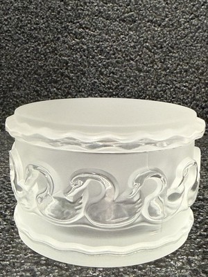 Lalique Crystal Canards Swans Frosted Powder Vanity Dresser Jar Trinket Box Mint