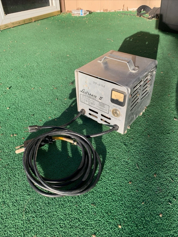 Cargador de batería para carro de golf Lestronic II 36V modelo 07850 115ac tipo 36LC25-8ET Foto 2 de 4