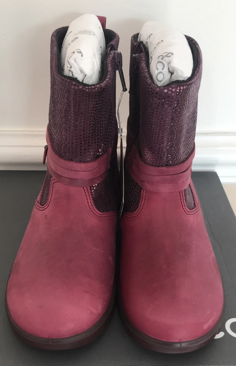 Berry top suede boots