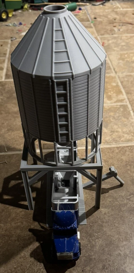 1:64 Overhead Bin & Drive Over Pit - Image 2 of 3