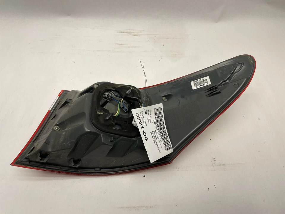 LEXUS LS600H 2008-2009 - LUZ TRASERA EXTERIOR IZQUIERDA LADO CONDUCTOR OEM Foto 4 de 4