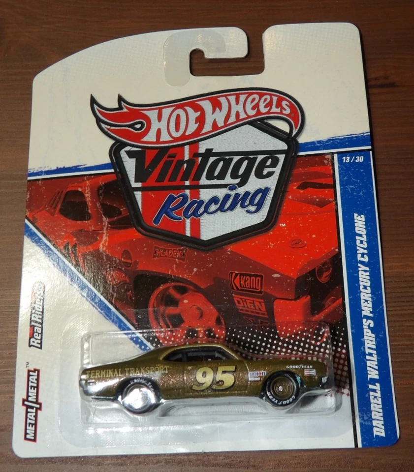 Hot Wheels Vintage Racing 2011 - Darrell Waltrip’s Mercury Cyclone Foto 2 de 3