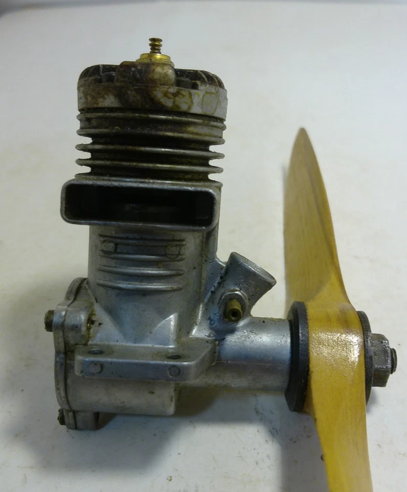 FOX 35 Model Airplane Stunt Glow Fuel Engine w/Top Flight Prop, Has Compression - Image 3 of 4