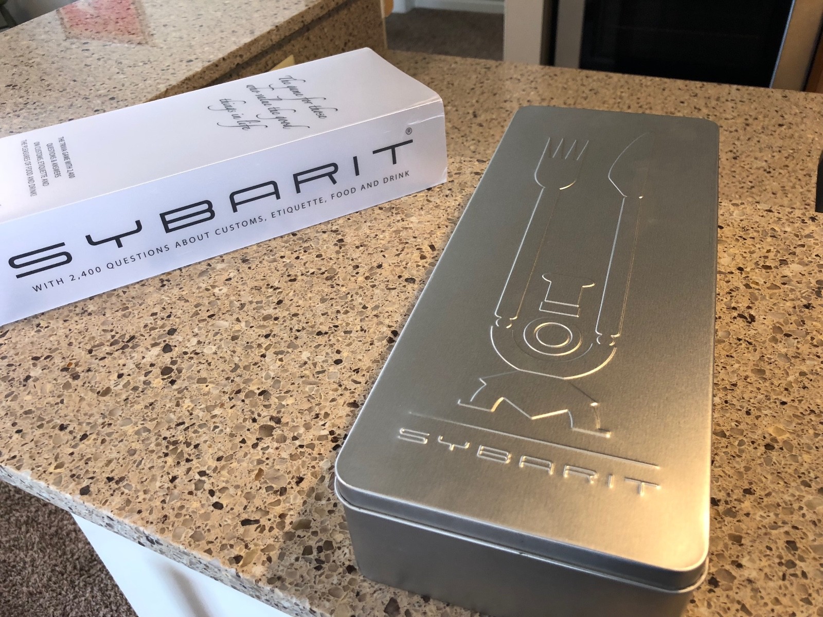 FUNDEX SYBARIT Trivia Game Metal box The game for Foodies & Gourmets