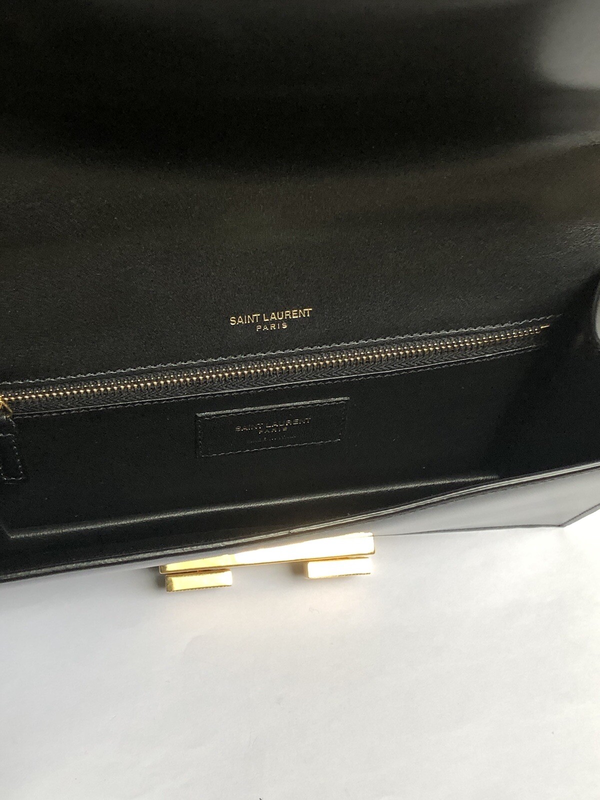 Borsa a mano iconica Saint Laurent Paris Domino in pelle nera hardware oro e dust bag