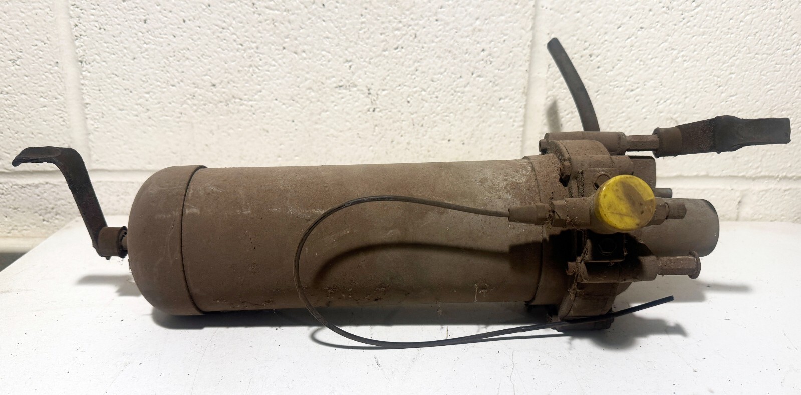 67-70 CADILLAC EL DORADO AIR RIDE COMPRESSOR & TANK ASSEMBLY AUTO LEVELING