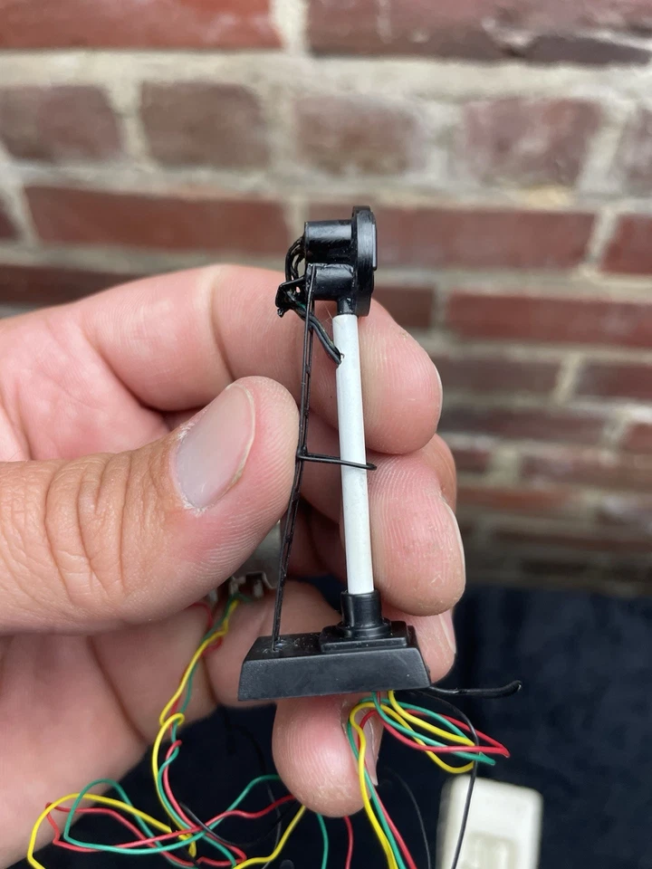 Model Power N Scale TARGET SIGNAL 8572 & Additional Signal - Image 3 of 4