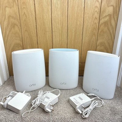 Netgear Orbi RBK50 AC3000 Mesh WLAN System RBR50 2x RBS50 Router + 2 Satelliten