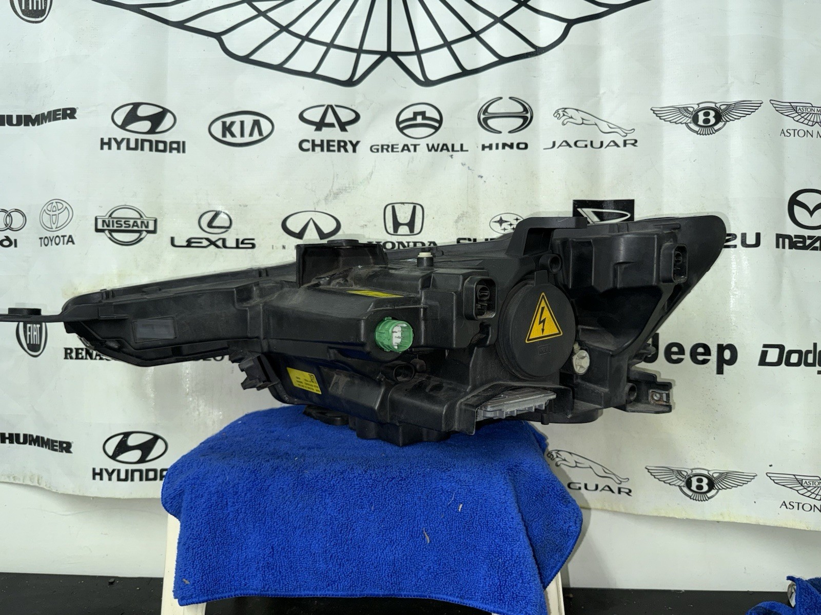 OEM US 2017-2020 Maserati Levante Xenon Right HID Headlight 670034640