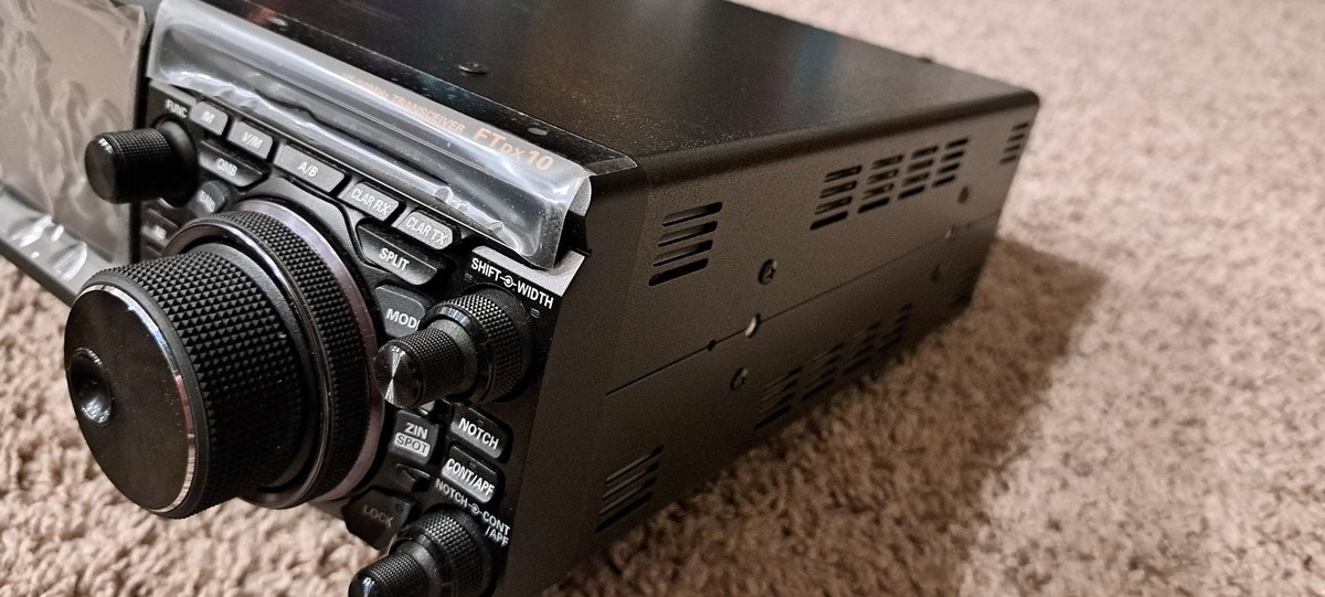YAESU FTDX-10（used）　50W Yaesu FTDX-10 Yaesu FTDX10 Compact HF/50 MHz 100W SDR