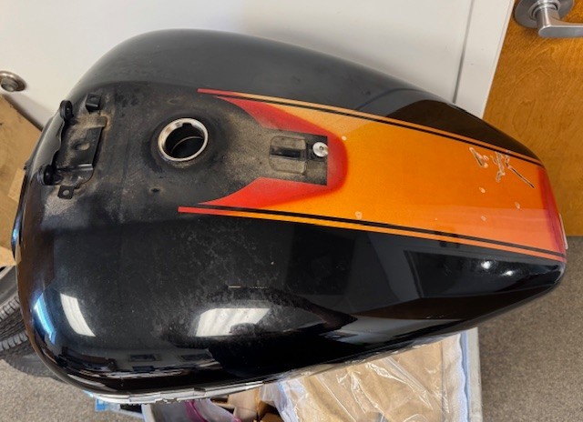 06-24 SUZUKI VZR1800 M109R BOULEVARD GAS TANK FUEL RESERVOIR NO