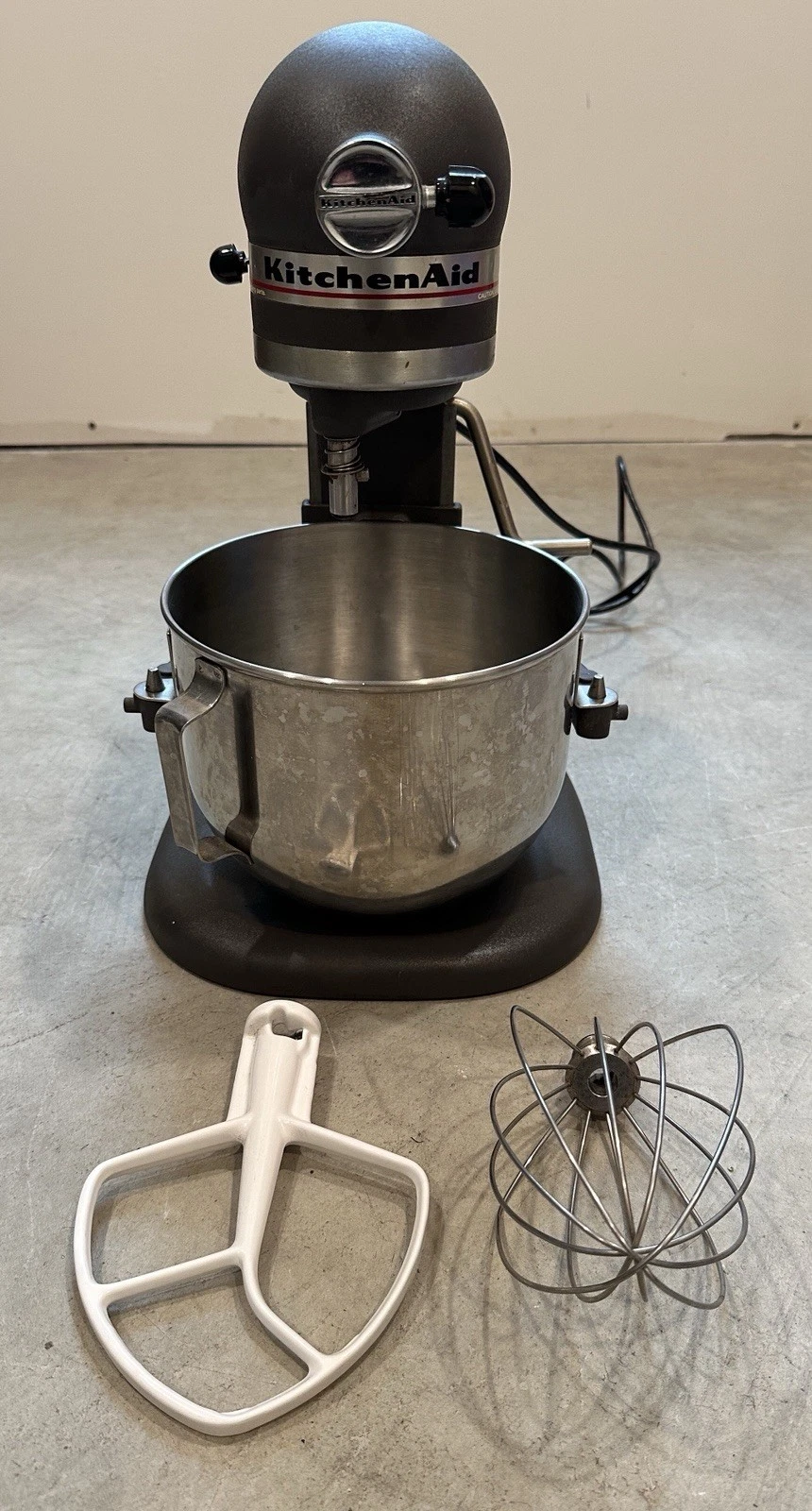 KitchenAid Proline KSM5 Matte Gray Countertop Stand Mixer w/Bowl, Attachments
Opens in a new window