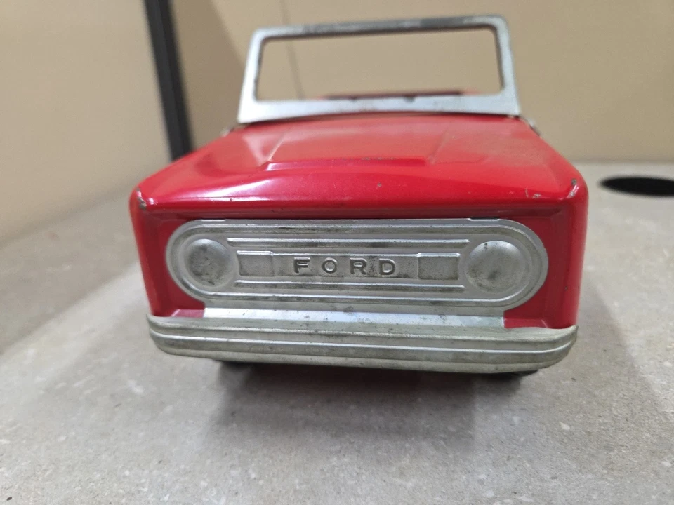Camión coleccionable de juguete de acero prensado rojo Ford Bronco años 60 Nylint excelente estado  Foto 2 de 4